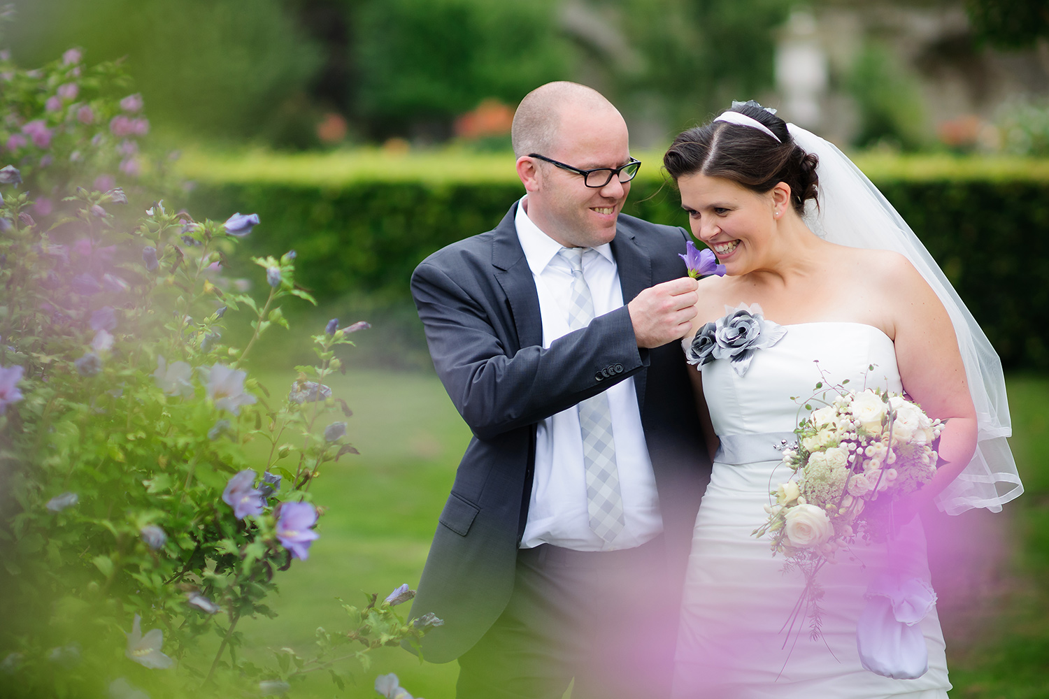 Hochzeitsfotograf für Brautpaar-Fotoshooting, Gruppenfotos und Hochzeitsreportagen in Osnabrück
